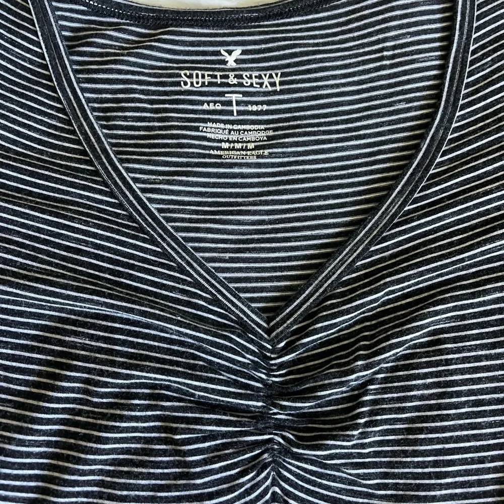 Short Sleeve Ruffle Bottom Too - Picture 1 of 2